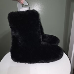 LC Lauren Conrad Black Furry Slippers